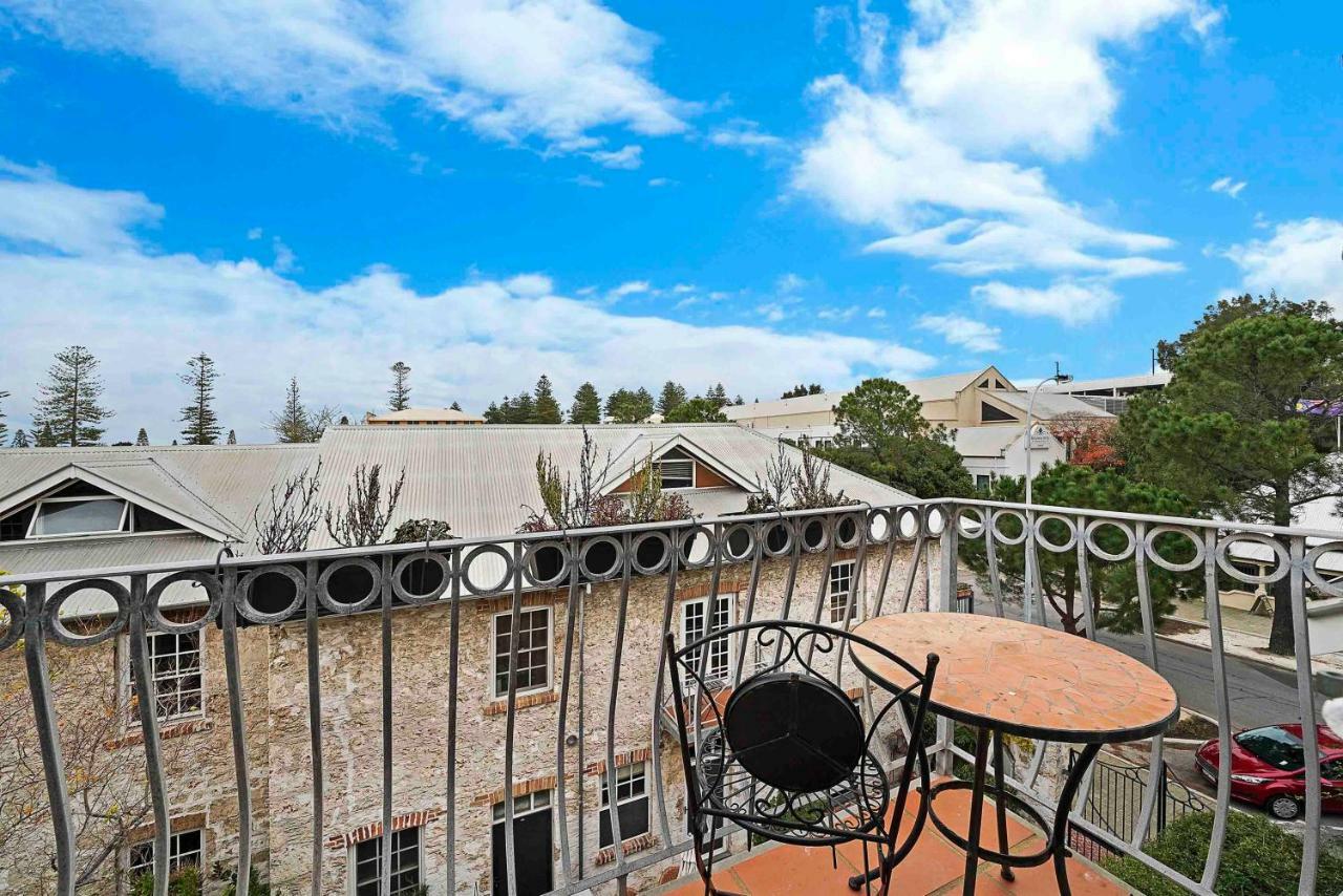 Fremantle Port Mill Bed & Breakfast - Unique Accommodation Extérieur photo