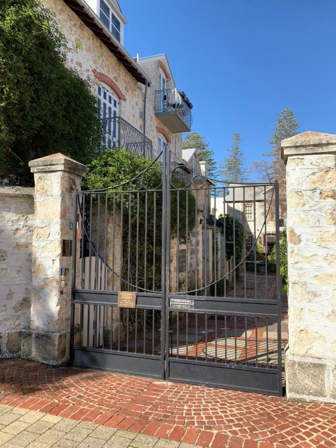Fremantle Port Mill Bed & Breakfast - Unique Accommodation Extérieur photo